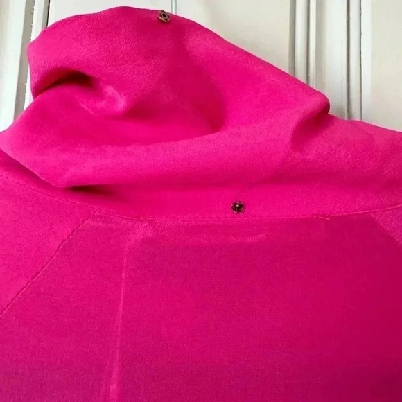 NWT MARIE OLIVER Felix 100% Silk Blouse Rogue, Fuchsia Bow Button down, Sz Small - Picture 9 of 15
